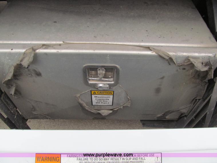 image for item D7022 2007 Volvo VNL TA semi truck