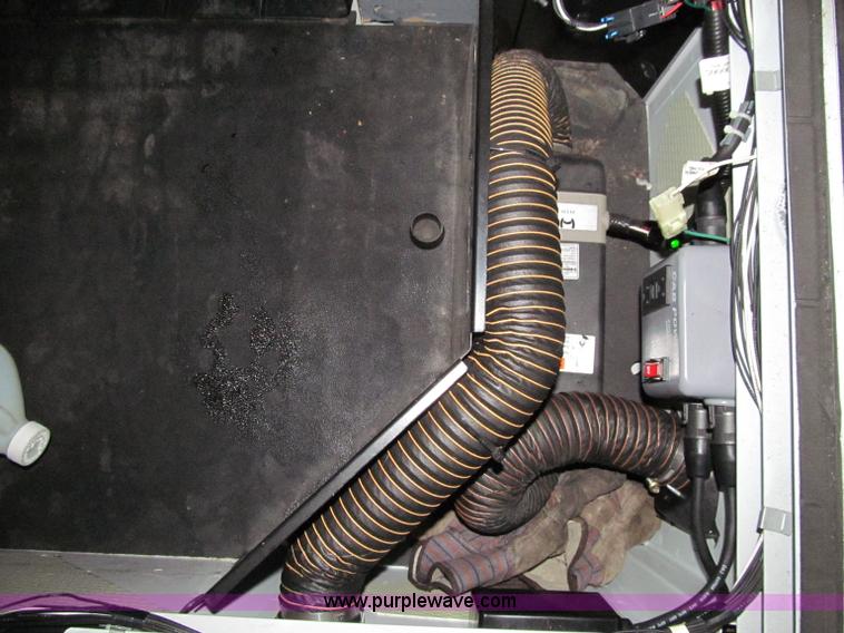 image for item D7022 2007 Volvo VNL TA semi truck