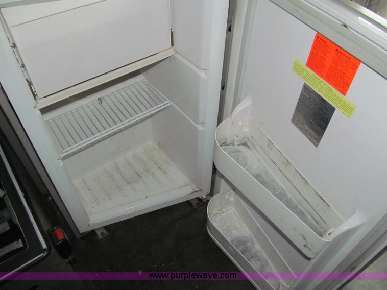 image for item D7022 2007 Volvo VNL TA semi truck