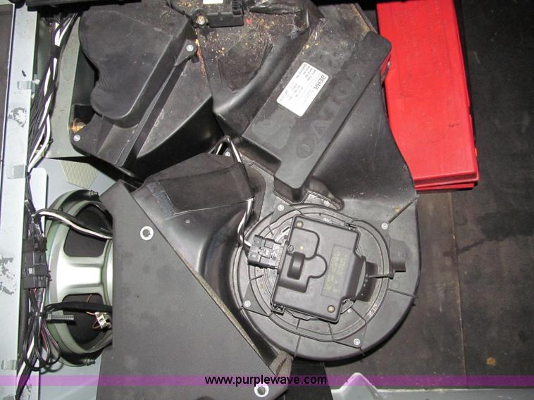 image for item D7022 2007 Volvo VNL TA semi truck