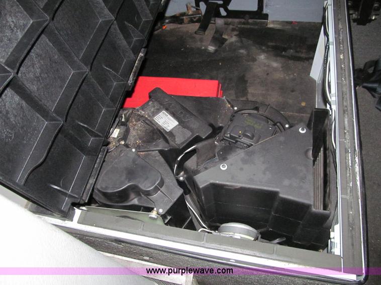 image for item D7022 2007 Volvo VNL TA semi truck