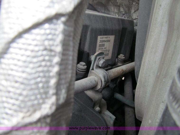 image for item D7022 2007 Volvo VNL TA semi truck