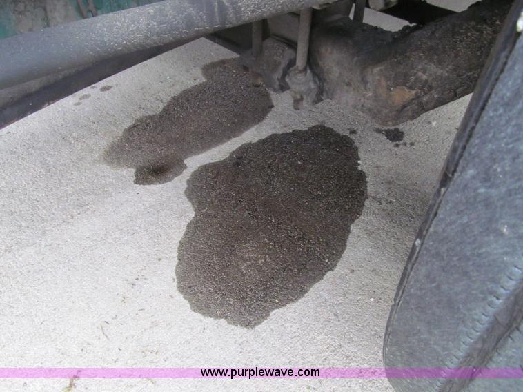 image for item D7022 2007 Volvo VNL TA semi truck