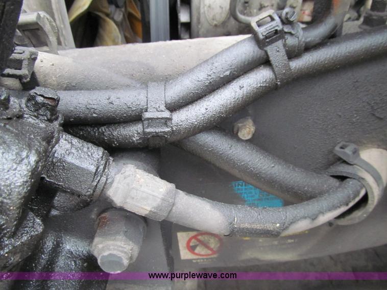 image for item D7022 2007 Volvo VNL TA semi truck