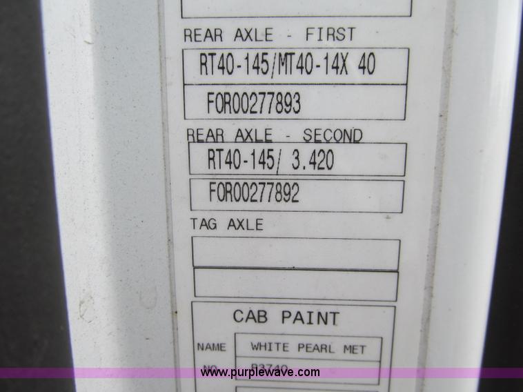 image for item D7022 2007 Volvo VNL TA semi truck