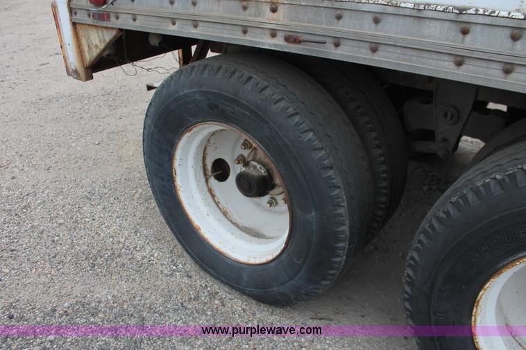 image for item E2799 1977 Monon FA70 48' enclosed dry van trailer