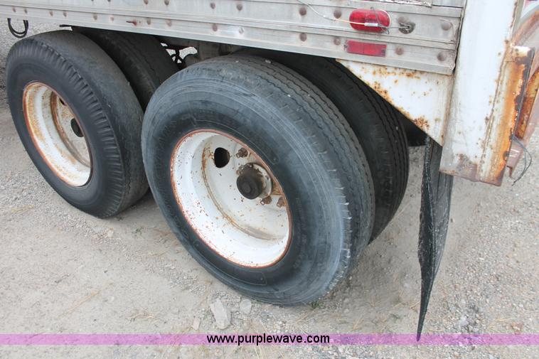 image for item E2799 1977 Monon FA70 48' enclosed dry van trailer