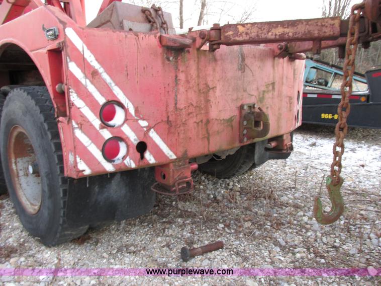 image for item E7007 1978 Mack R600L wrecker truck