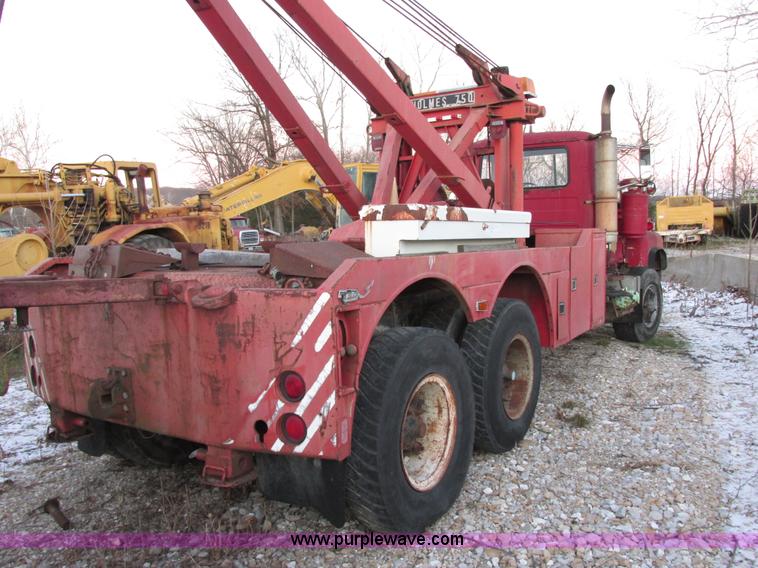 image for item E7007 1978 Mack R600L wrecker truck