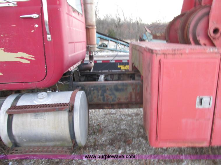 image for item E7007 1978 Mack R600L wrecker truck