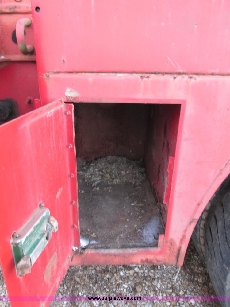 image for item E7007 1978 Mack R600L wrecker truck