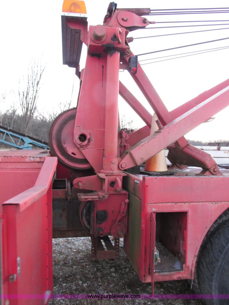 image for item E7007 1978 Mack R600L wrecker truck