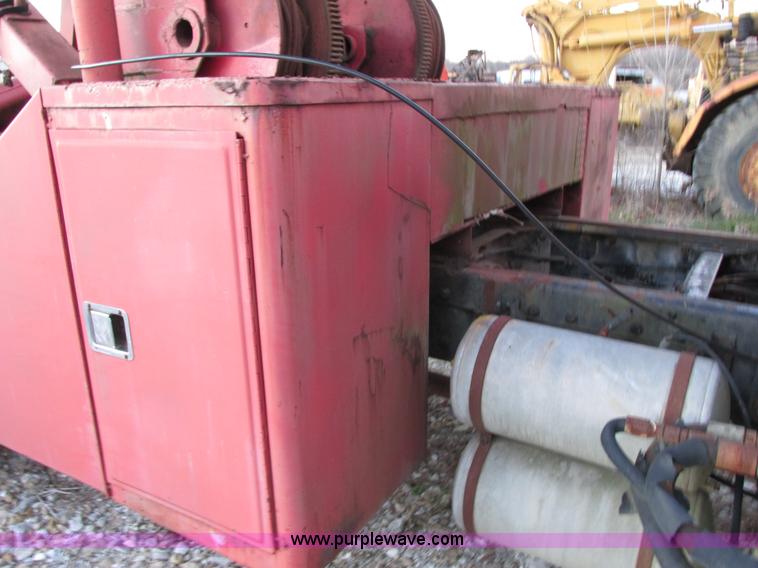 image for item E7007 1978 Mack R600L wrecker truck