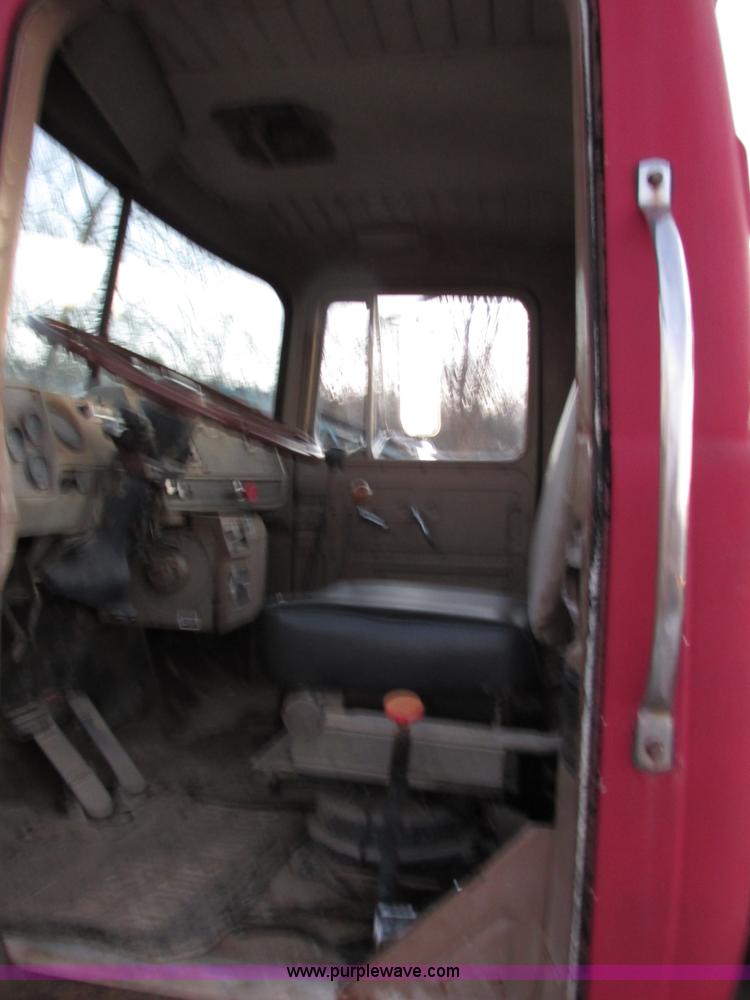 image for item E7007 1978 Mack R600L wrecker truck