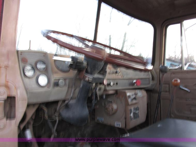 image for item E7007 1978 Mack R600L wrecker truck