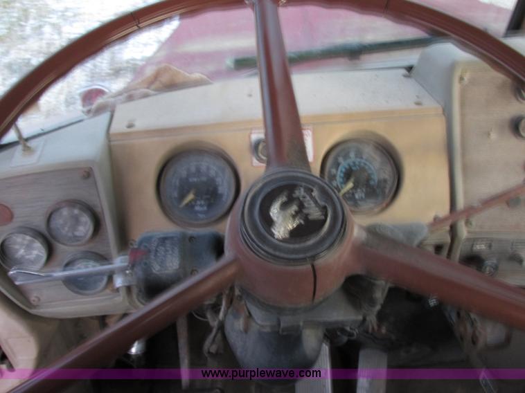 image for item E7007 1978 Mack R600L wrecker truck