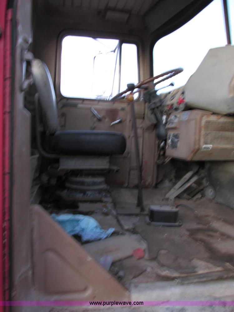 image for item E7007 1978 Mack R600L wrecker truck