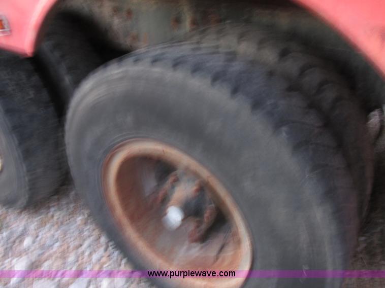 image for item E7007 1978 Mack R600L wrecker truck