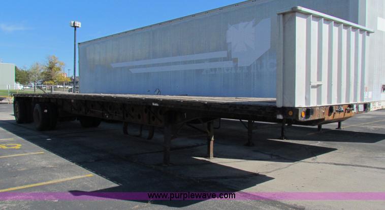 image for item E8121 1993 Transcraft 60 ton tandem axle flatbed trailer