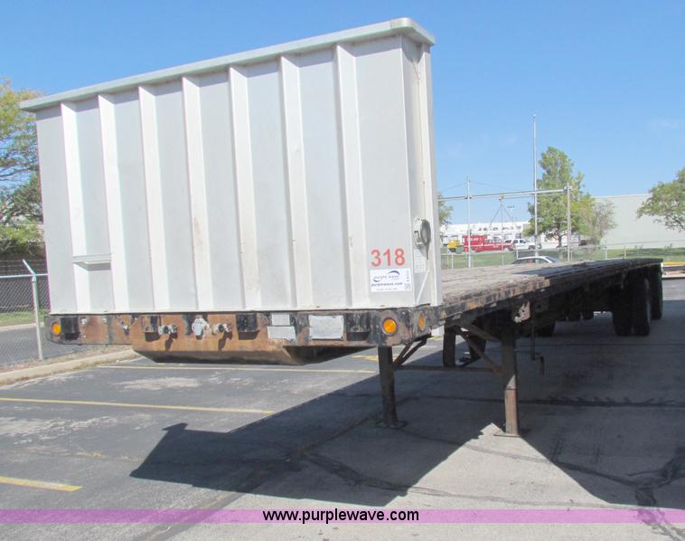 image for item E8121 1993 Transcraft 60 ton tandem axle flatbed trailer