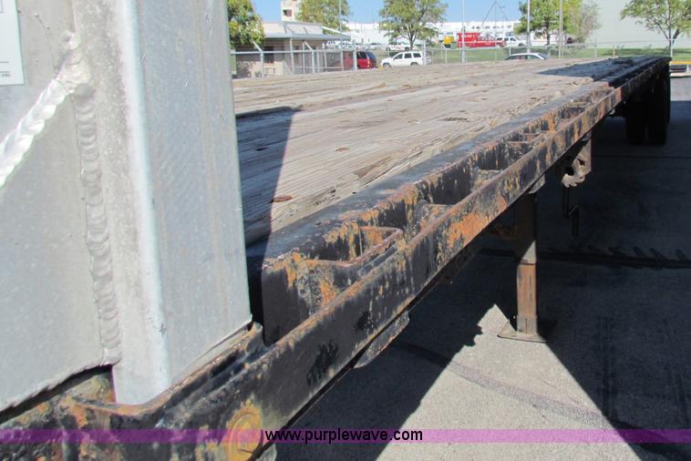 image for item E8121 1993 Transcraft 60 ton tandem axle flatbed trailer
