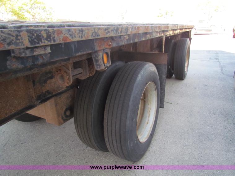 image for item E8121 1993 Transcraft 60 ton tandem axle flatbed trailer