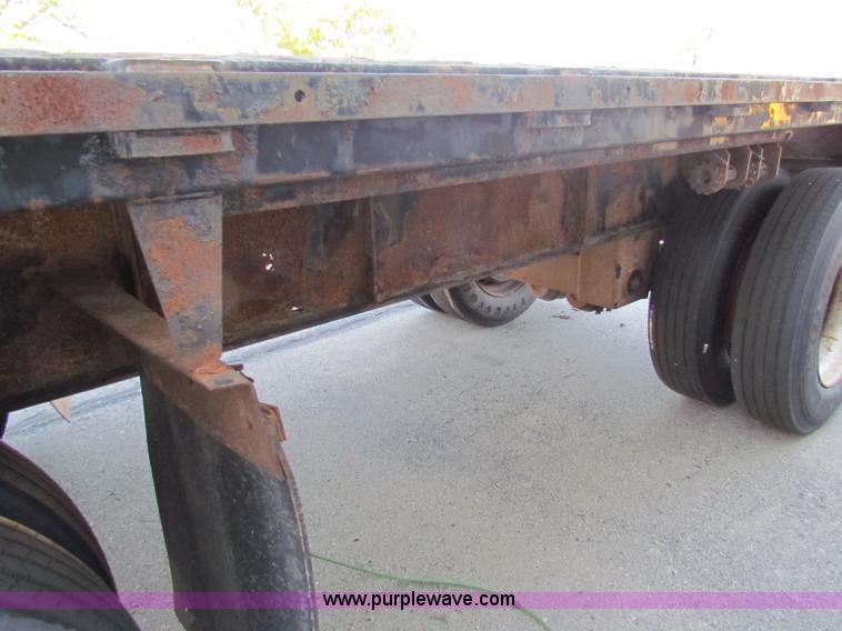 image for item E8121 1993 Transcraft 60 ton tandem axle flatbed trailer