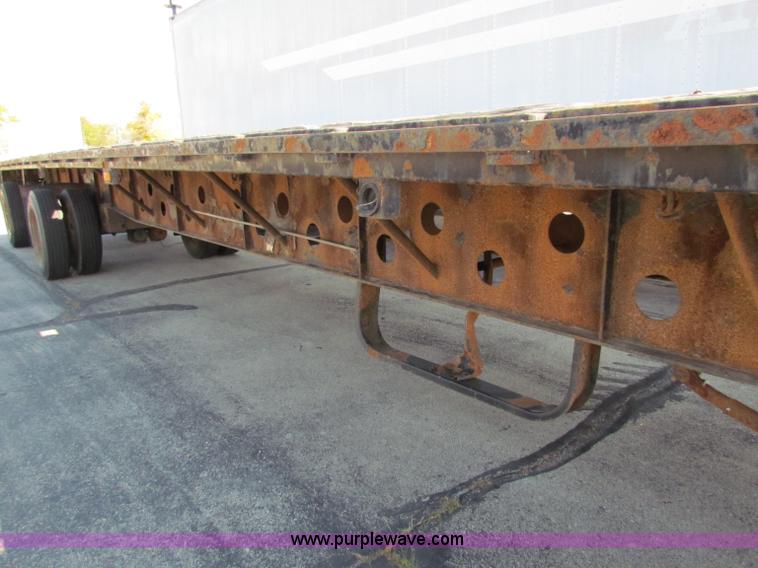 image for item E8121 1993 Transcraft 60 ton tandem axle flatbed trailer