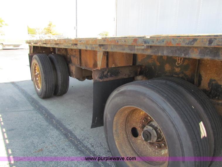 image for item E8121 1993 Transcraft 60 ton tandem axle flatbed trailer