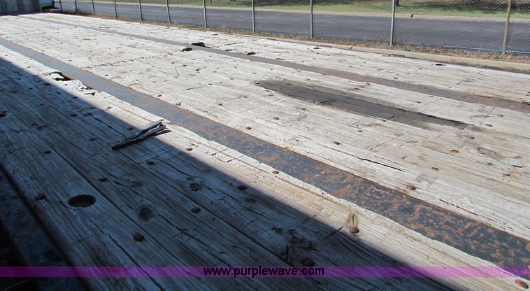 image for item E8121 1993 Transcraft 60 ton tandem axle flatbed trailer