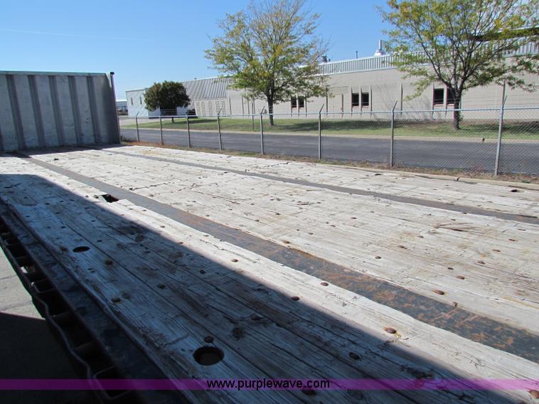 image for item E8121 1993 Transcraft 60 ton tandem axle flatbed trailer
