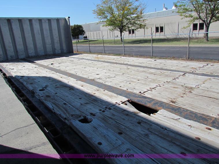 image for item E8121 1993 Transcraft 60 ton tandem axle flatbed trailer