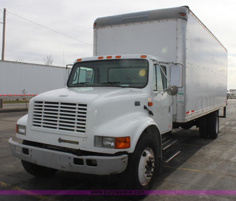 image for item E8228 2001 International 4700 box truck