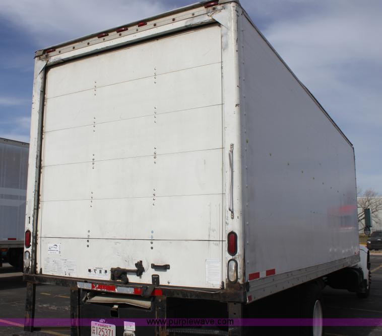 image for item E8228 2001 International 4700 box truck