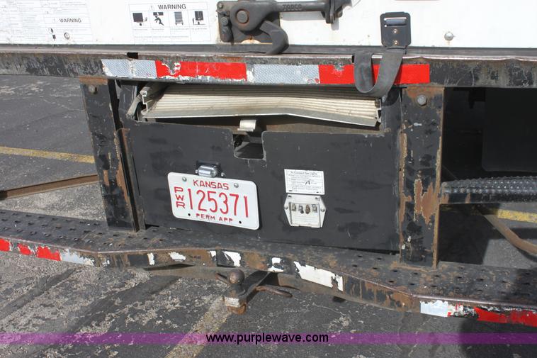 image for item E8228 2001 International 4700 box truck