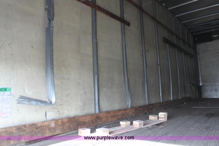 image for item E8228 2001 International 4700 box truck