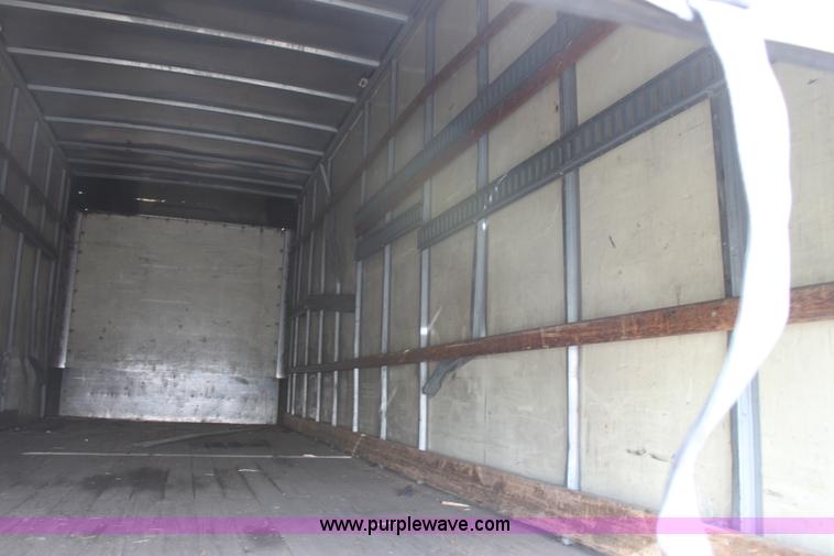 image for item E8228 2001 International 4700 box truck