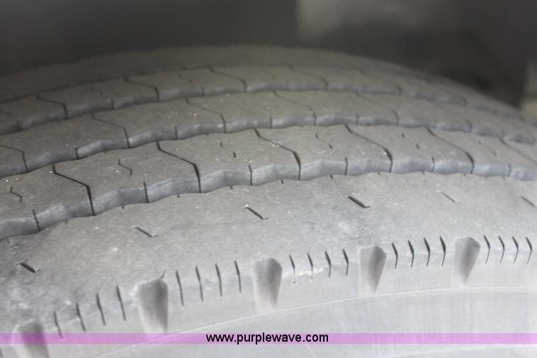 image for item E8228 2001 International 4700 box truck