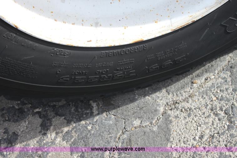 image for item E8228 2001 International 4700 box truck