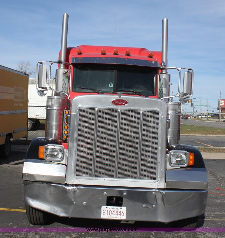 image for item E8229 2005 Peterbilt 379 semi truck