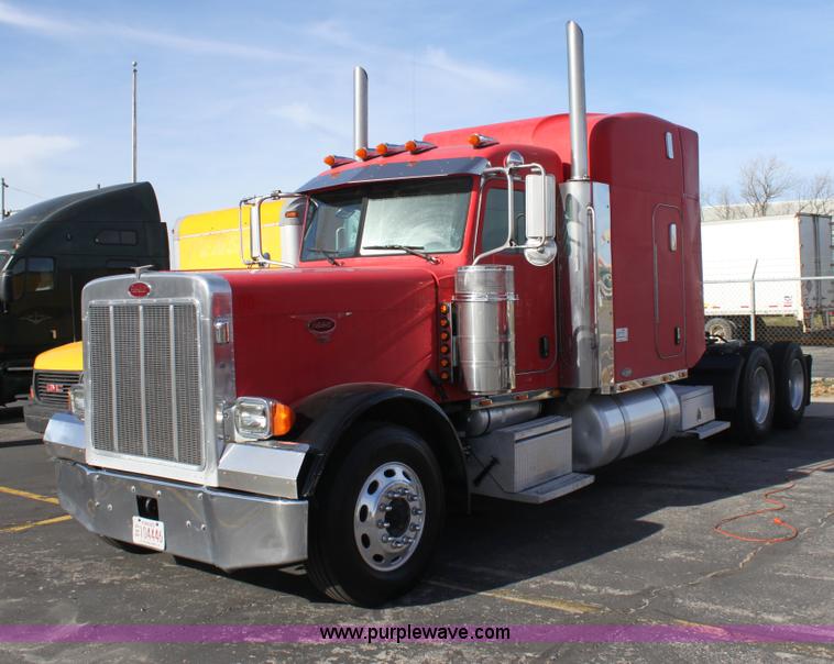 image for item E8229 2005 Peterbilt 379 semi truck