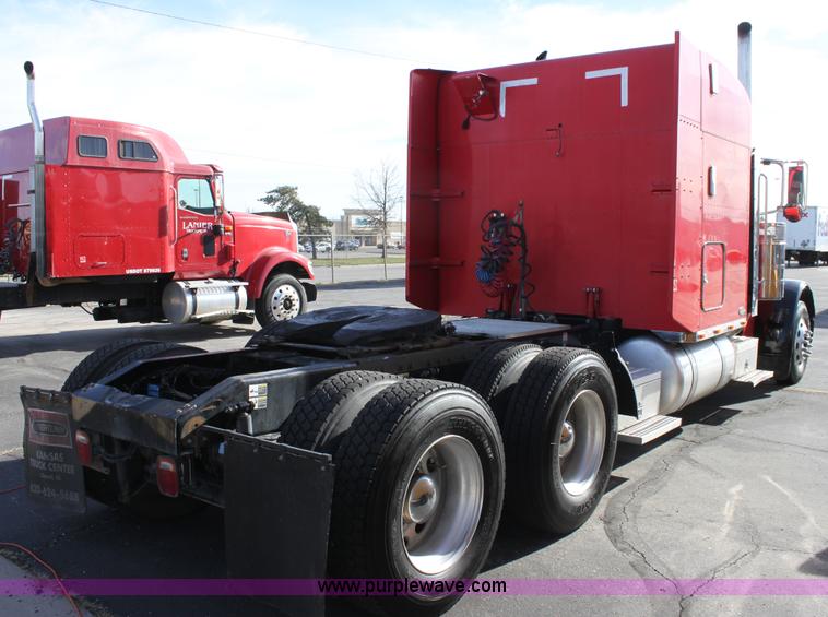 image for item E8229 2005 Peterbilt 379 semi truck