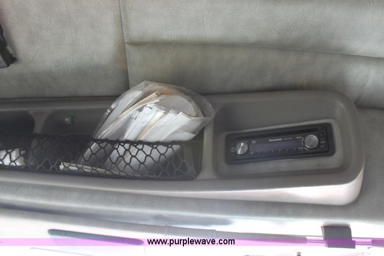 image for item E8229 2005 Peterbilt 379 semi truck