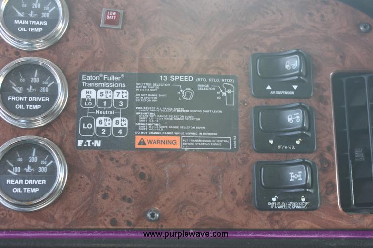 image for item E8229 2005 Peterbilt 379 semi truck