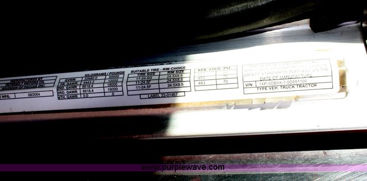 image for item E8229 2005 Peterbilt 379 semi truck