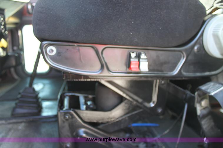 image for item E8229 2005 Peterbilt 379 semi truck