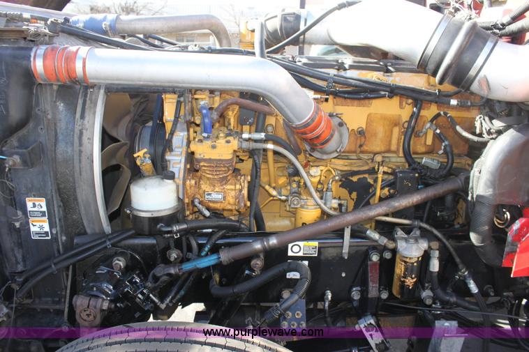 image for item E8229 2005 Peterbilt 379 semi truck