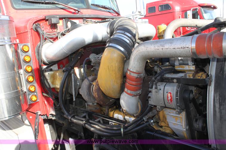 image for item E8229 2005 Peterbilt 379 semi truck