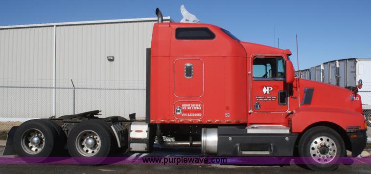 image for item F2755 2003 Kenworth T600 semi truck