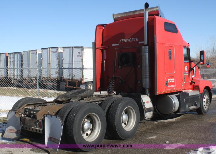 image for item F2755 2003 Kenworth T600 semi truck